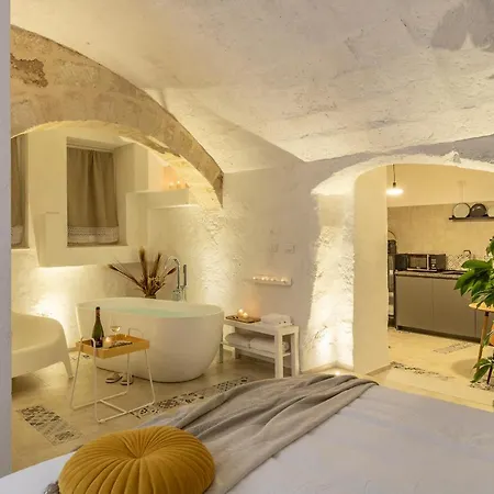 Bright Stone Con Vasca Jacuzzi Daire Monopoli