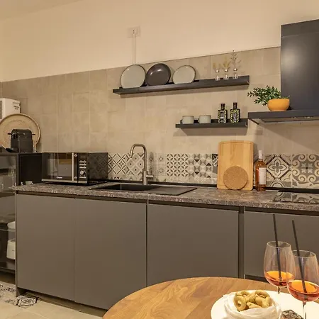 Bright Stone Con Vasca Jacuzzi