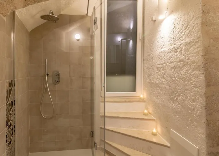 Bright Stone Con Vasca Jacuzzi דירה